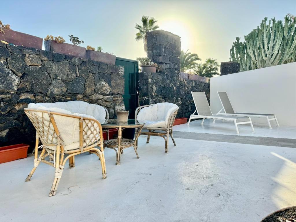 Luxury Bungalow Playa Roca Costa Teguise Bagian luar foto
