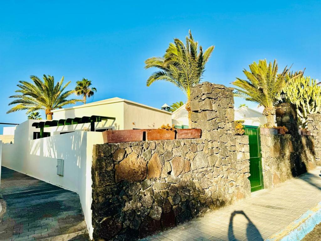 Luxury Bungalow Playa Roca Costa Teguise Bagian luar foto