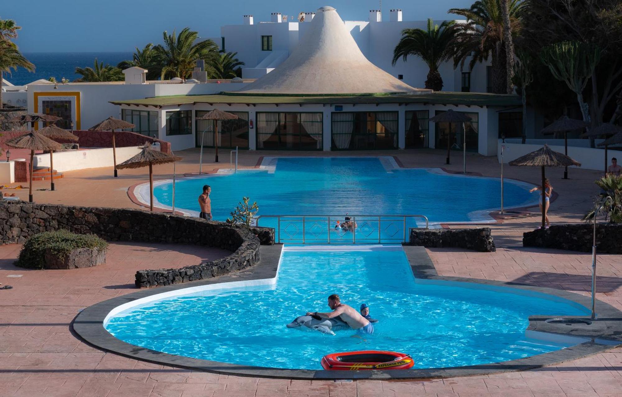 Luxury Bungalow Playa Roca Costa Teguise Bagian luar foto